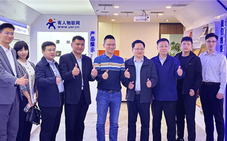 濟(jì)南市工商聯(lián)、濟(jì)南市新生代企業(yè)家聯(lián)誼會(huì)及滕州市工商聯(lián)、滕州市新生代企業(yè)家聯(lián)誼會(huì)一行蒞臨有人物聯(lián)網(wǎng)參訪(fǎng)